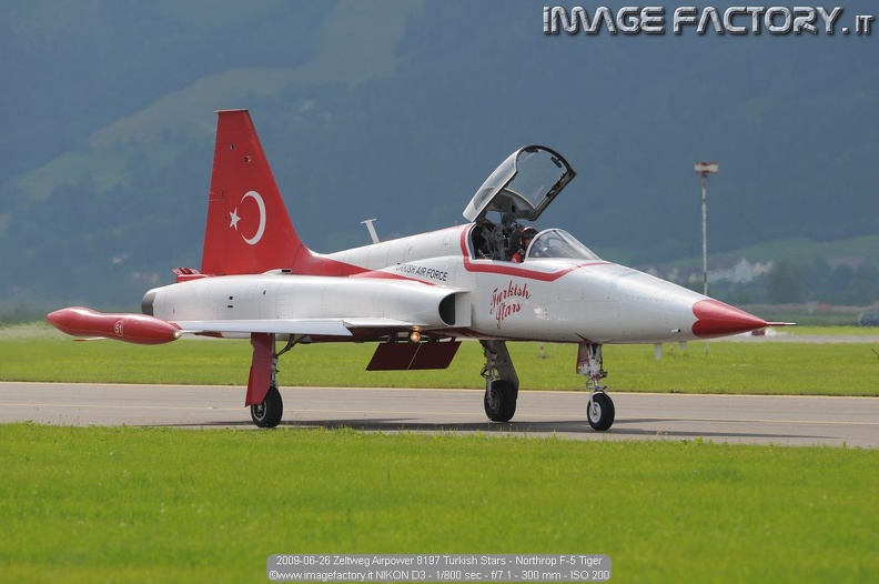 2009-06-26 Zeltweg Airpower 8197 Turkish Stars - Northrop F-5 Tiger.jpg